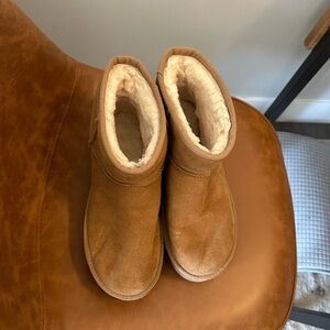 Ugg mini platform boot